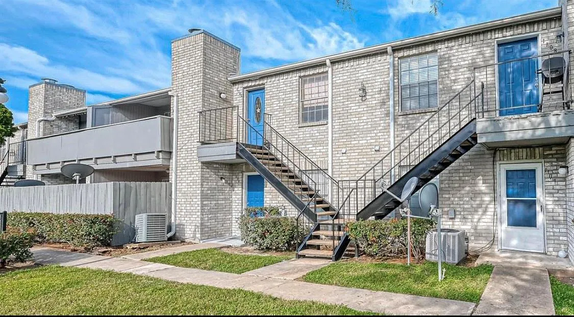 2 bed, 2.0 bath, 1068 sqft, $1,250 — Photo 2