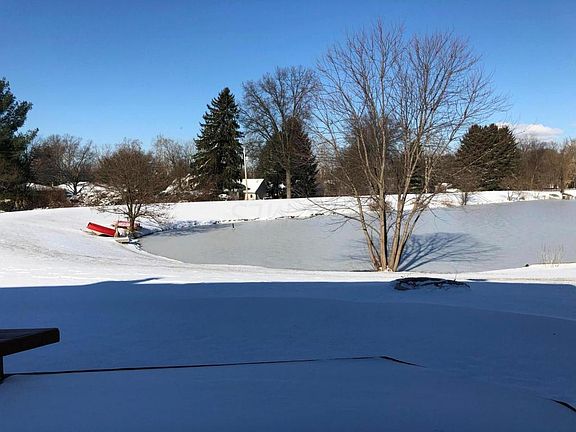 4th image of 842 Brookside Dr