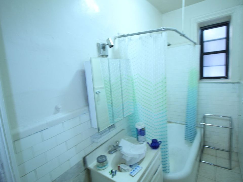 2nd image of 7201 Ridge Blvd APT A8