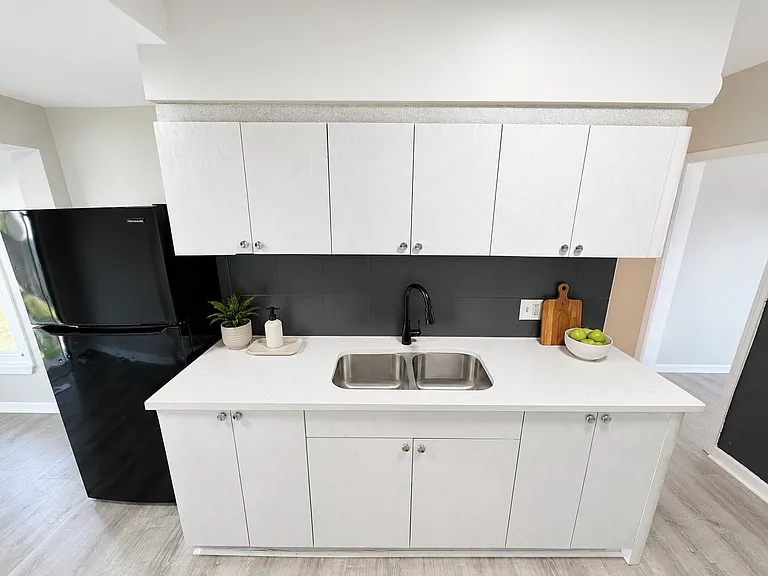 20741 Curie — Photo 13
