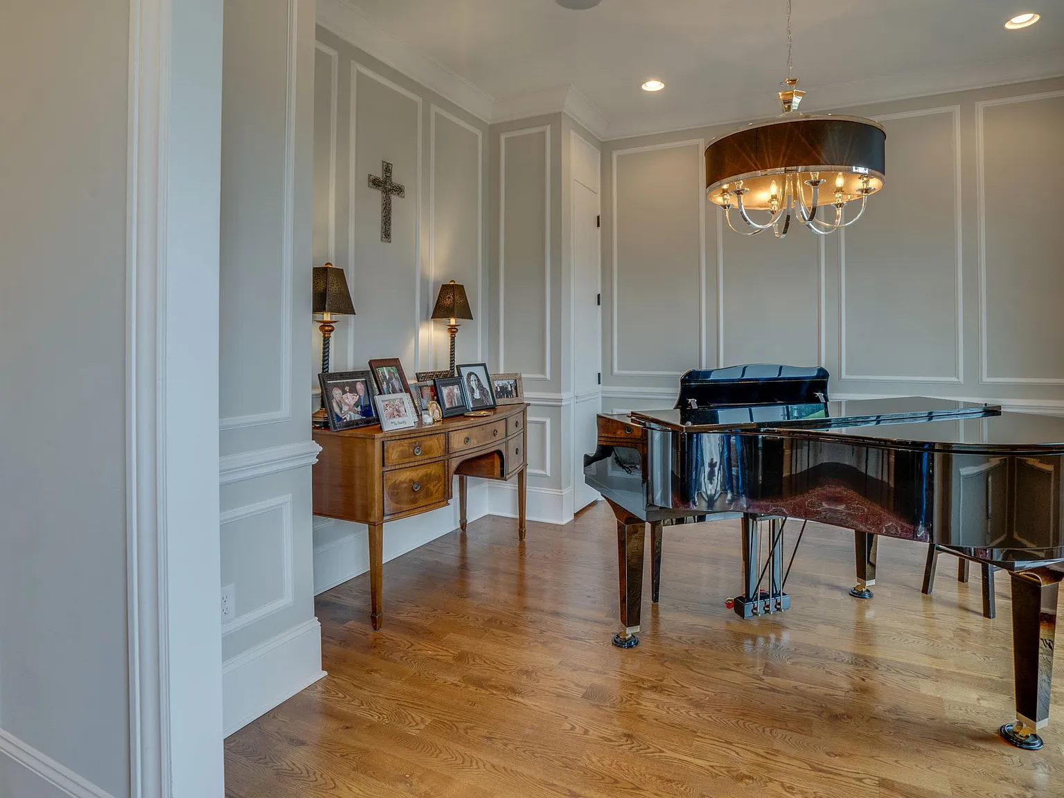 2424A Abbott Martin Rd — Photo 3