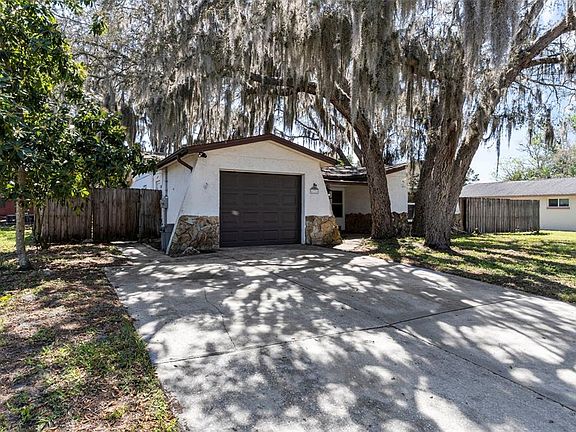 3rd image of 6732 Pomander Ave