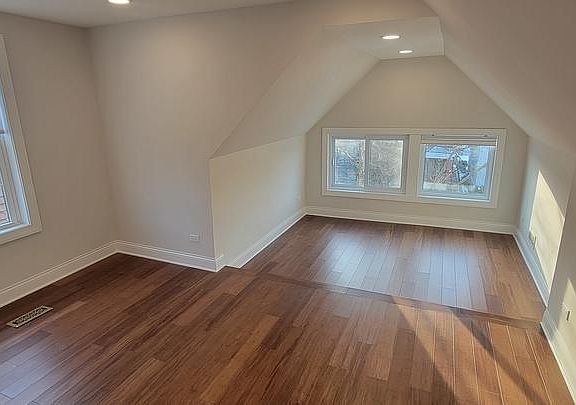2nd image of 6119 N Wolcott Ave