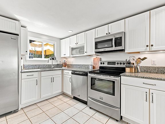 5th image of 589 South St