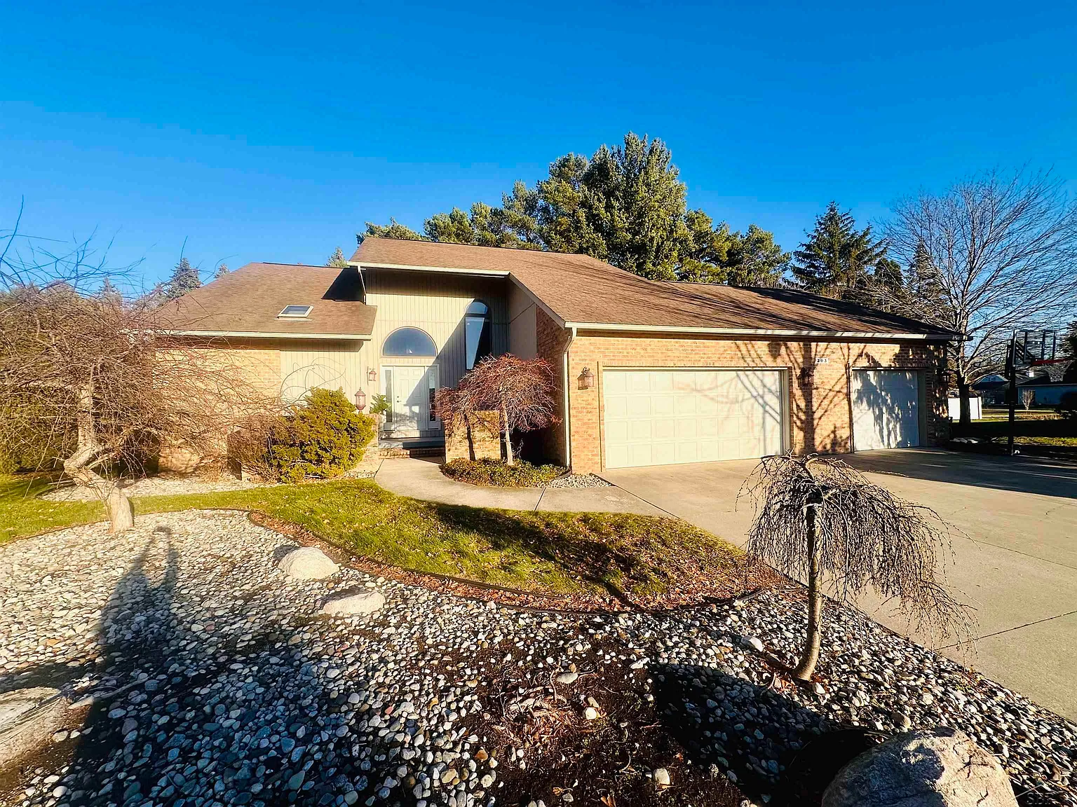 303 Ireland St photo 1