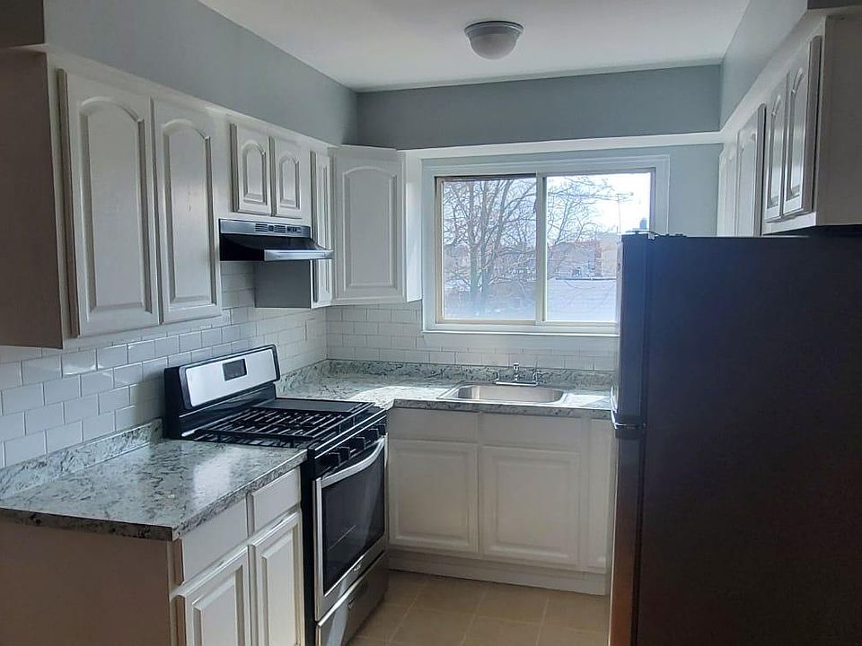 2nd image of 3636 Bronxwood Ave #1