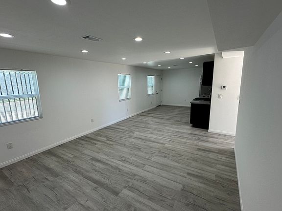 3rd image of 5921 Wilmington Ave