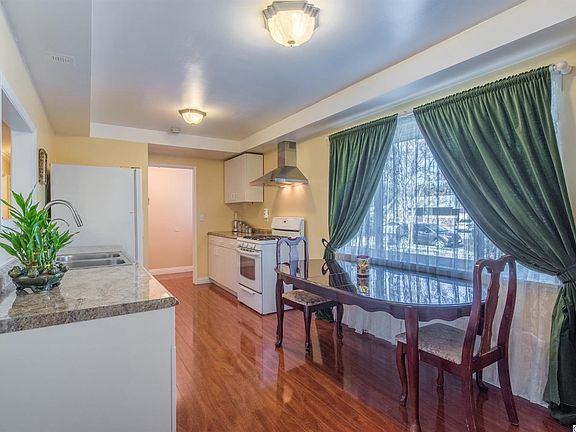 5th image of 21842 Rodax St