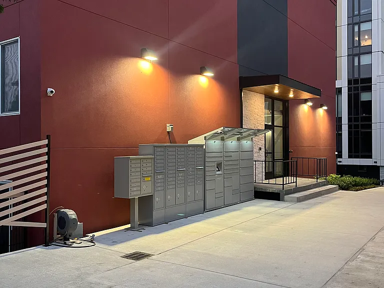 Maverick Apartments — Photo 11