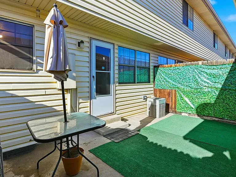 1153 S Sable Blvd #A — Photo 8