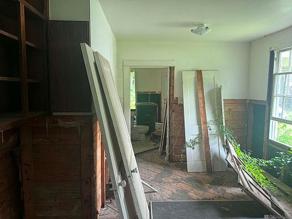 3rd image of 4652 Clayton St