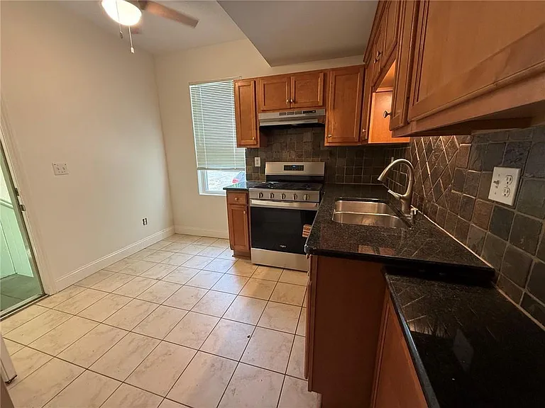 125 Pleasant St #1 — Photo 11