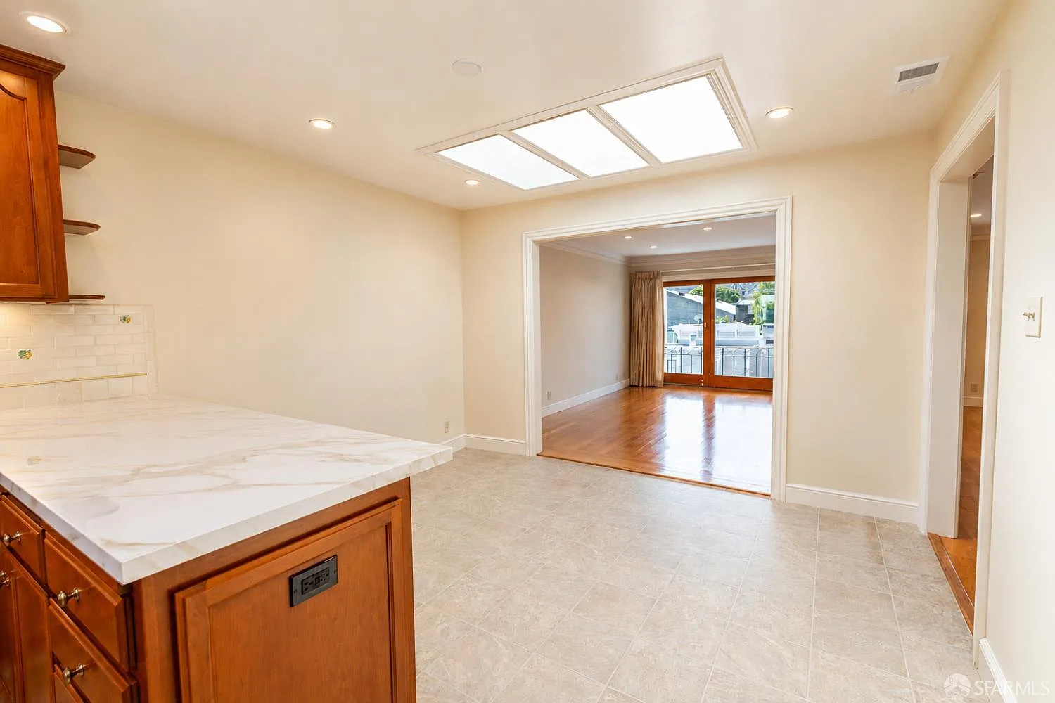 4 bed, 2.0 bath, 7455 sqft, $13,500 — Photo 3