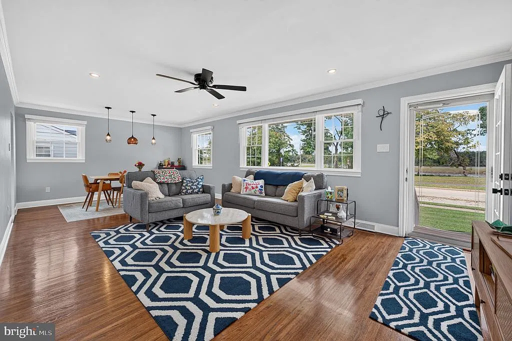 3 bed, 1.5 bath, 1092 sqft, $3,000 — Photo 3
