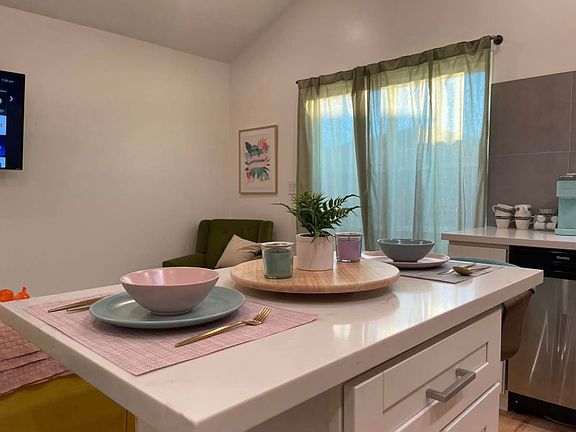 5th image of 6607 Clybourn Ave #1