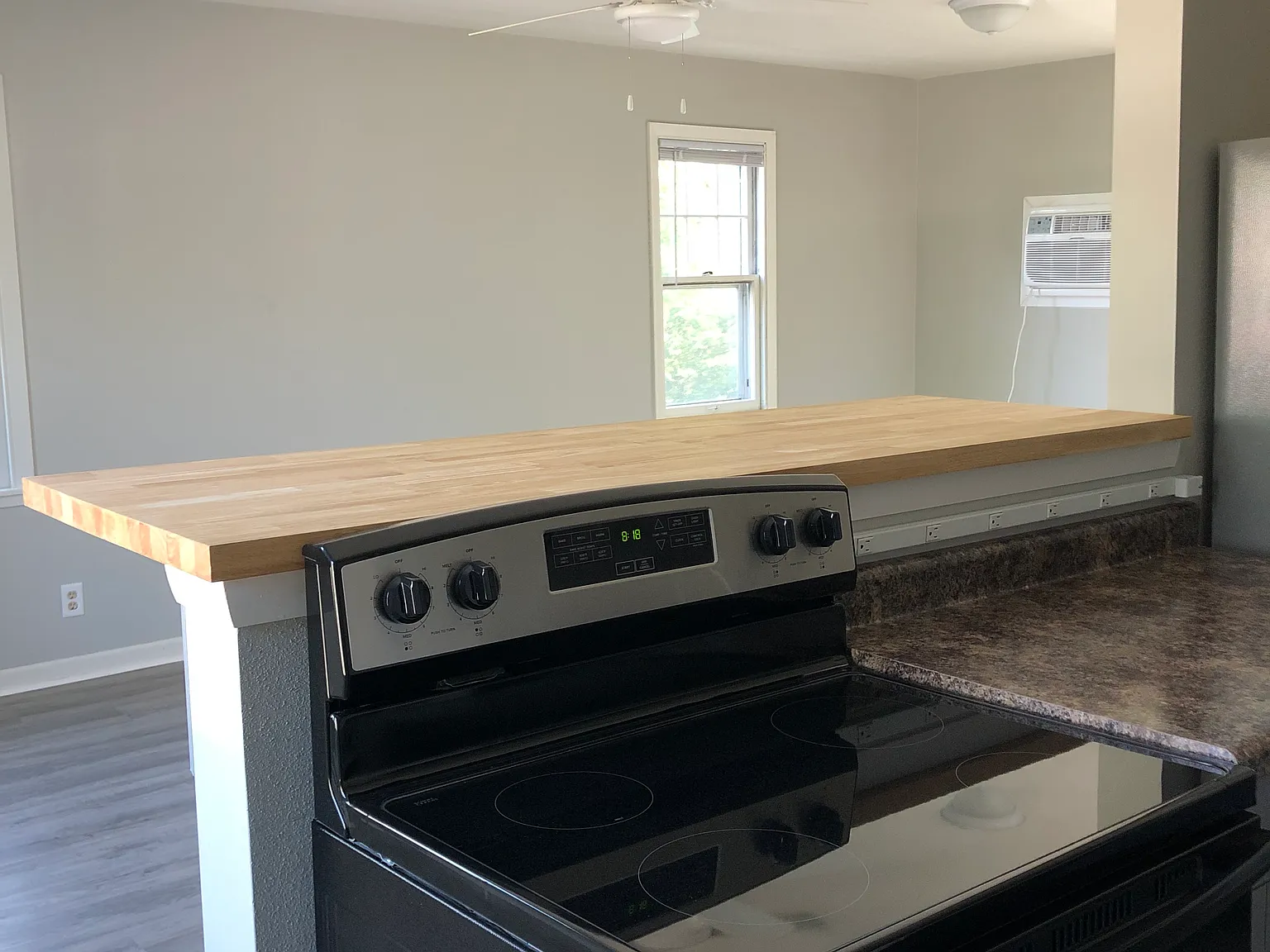 Studio, $899 — Photo 3