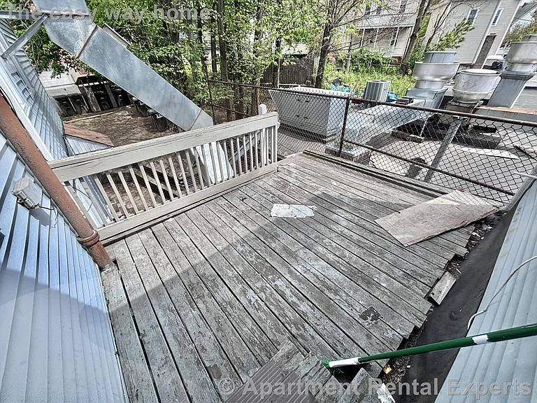 509 Medford St — Photo 16