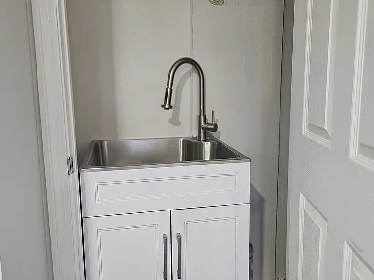 8 Sussex Ln — Photo 18