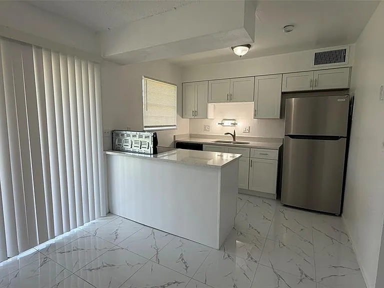5325 Curry Ford Rd #D206 — Photo 6