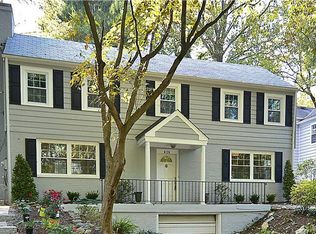 8126 W Beach Dr NW, Washington, DC