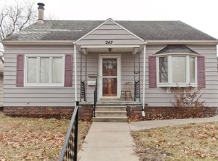 247 Highland Dr NW, Cedar Rapids, IA 52405