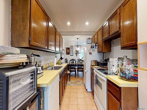 5th image of 34 Richmond Blvd Unit 1A