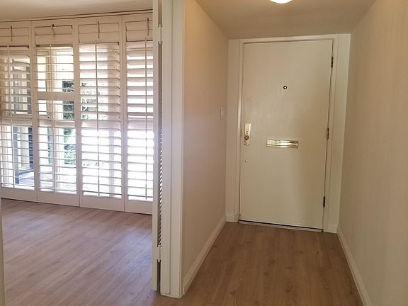 5th image of 2834 Overland Ave