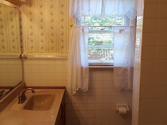 5th image of 2790 Cherokee Dr