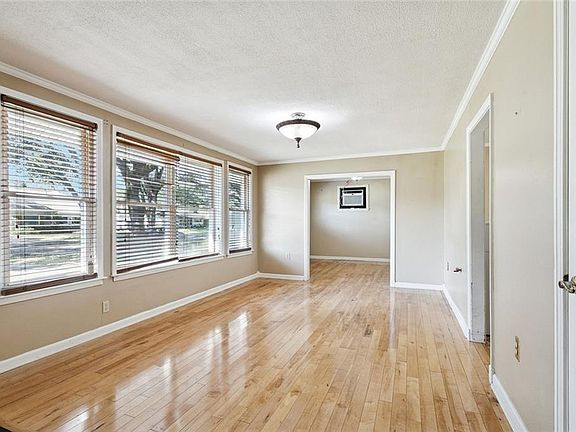 3rd image of 106 Larchmont Pl