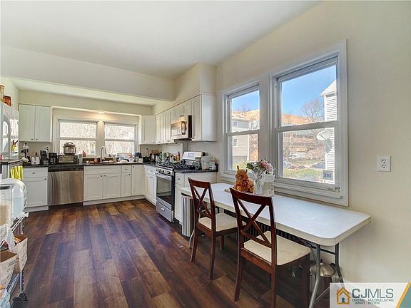 5th image of 25 Courtland St