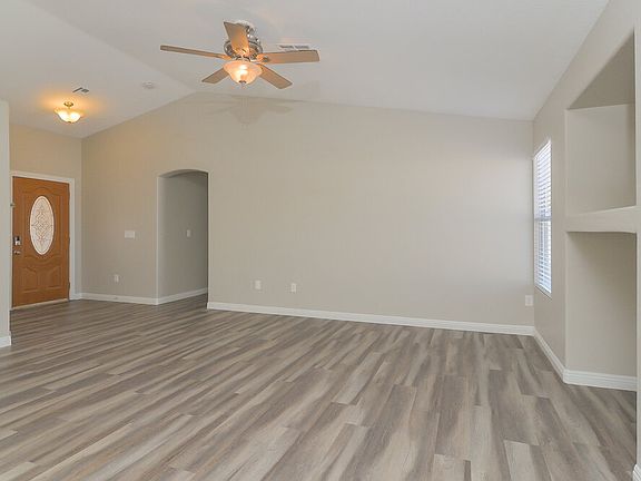 5th image of 1100 Sport Of Kings Ave