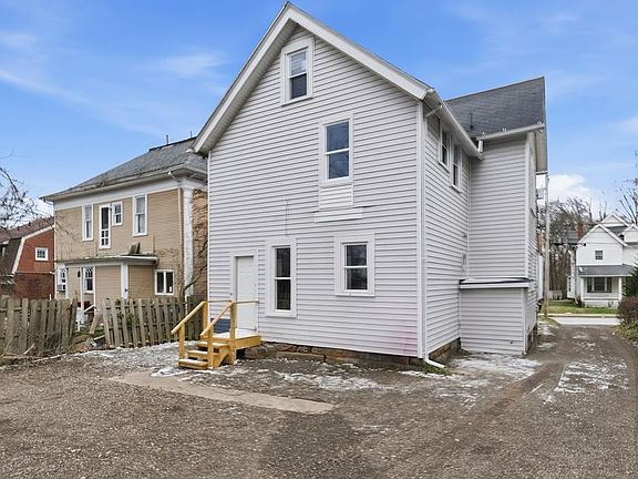 5th image of 30 Douglas Ave