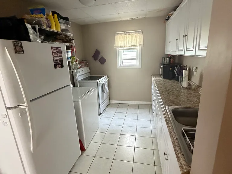 15 Caroline St #2 — Photo 3