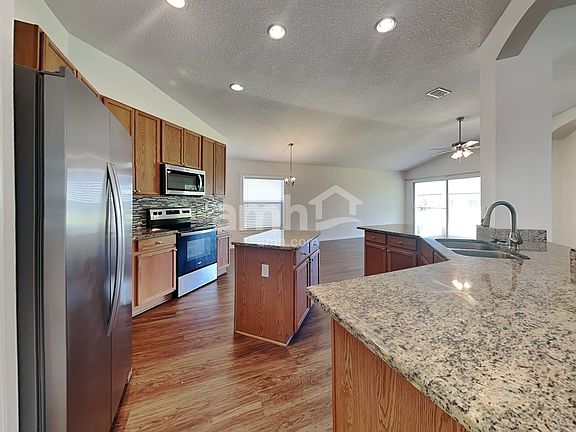 3rd image of 3584 Shrewsbury Dr