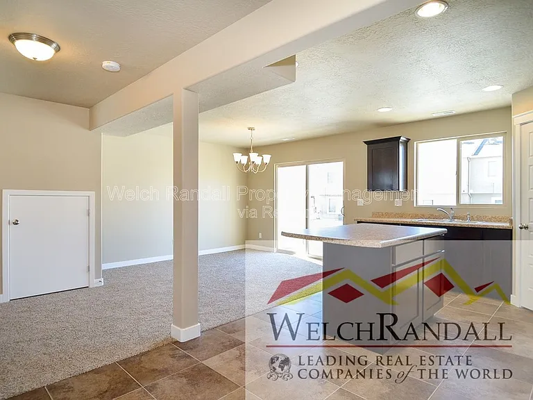 2433 Wellington Ave — Photo 7