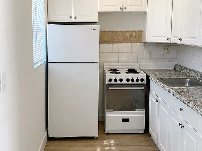 17080 NE 23rd Ave #3 — Photo 2