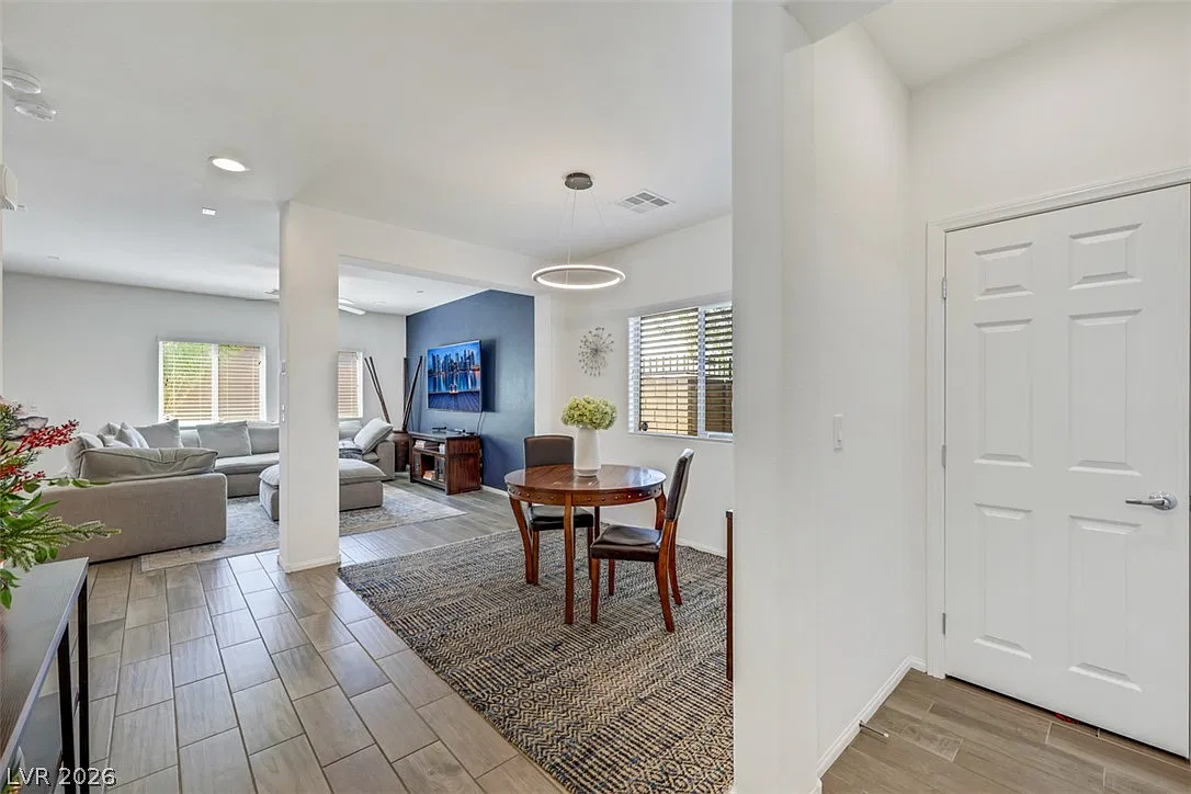 3 bed, 2.5 bath, 2019 sqft, $2,500 — Photo 4