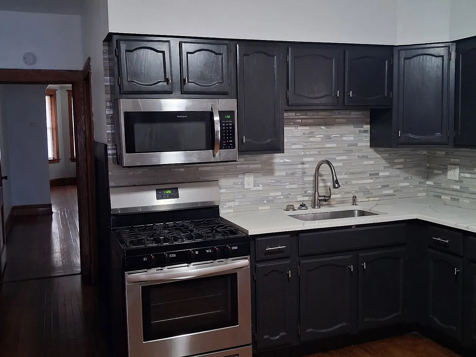 3 bed, $2,095 — Photo 1