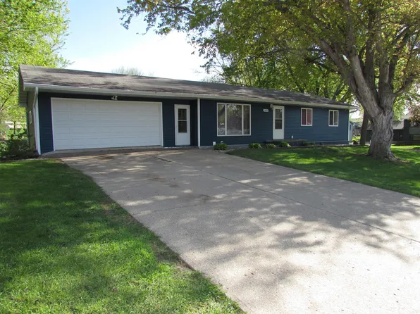 1448 Larsen Ln, Fairmont, MN 56031