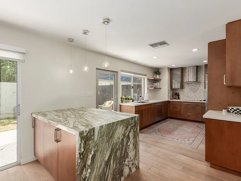 3160 E Hazelwood St — Photo 3
