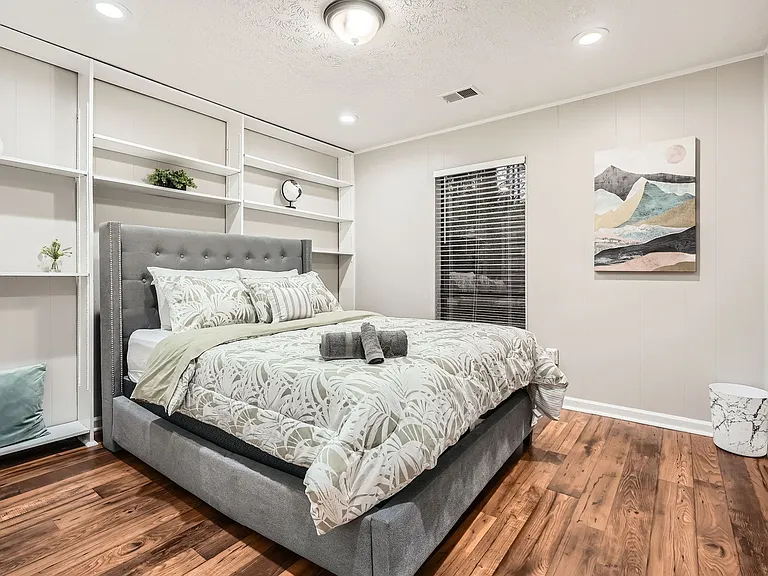 1040 Terramont Dr — Photo 20
