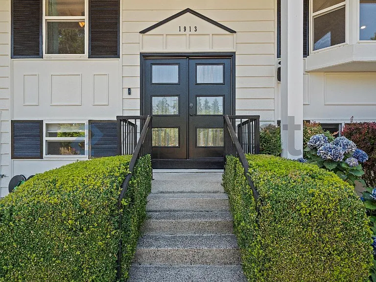 1913 162nd Ave NE — Photo 2