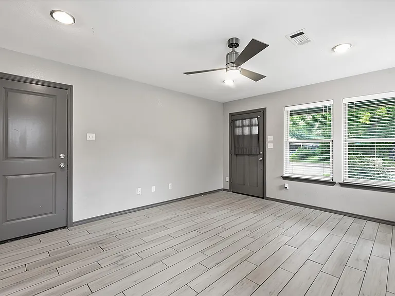 1804 Glenmore Ave — Photo 25