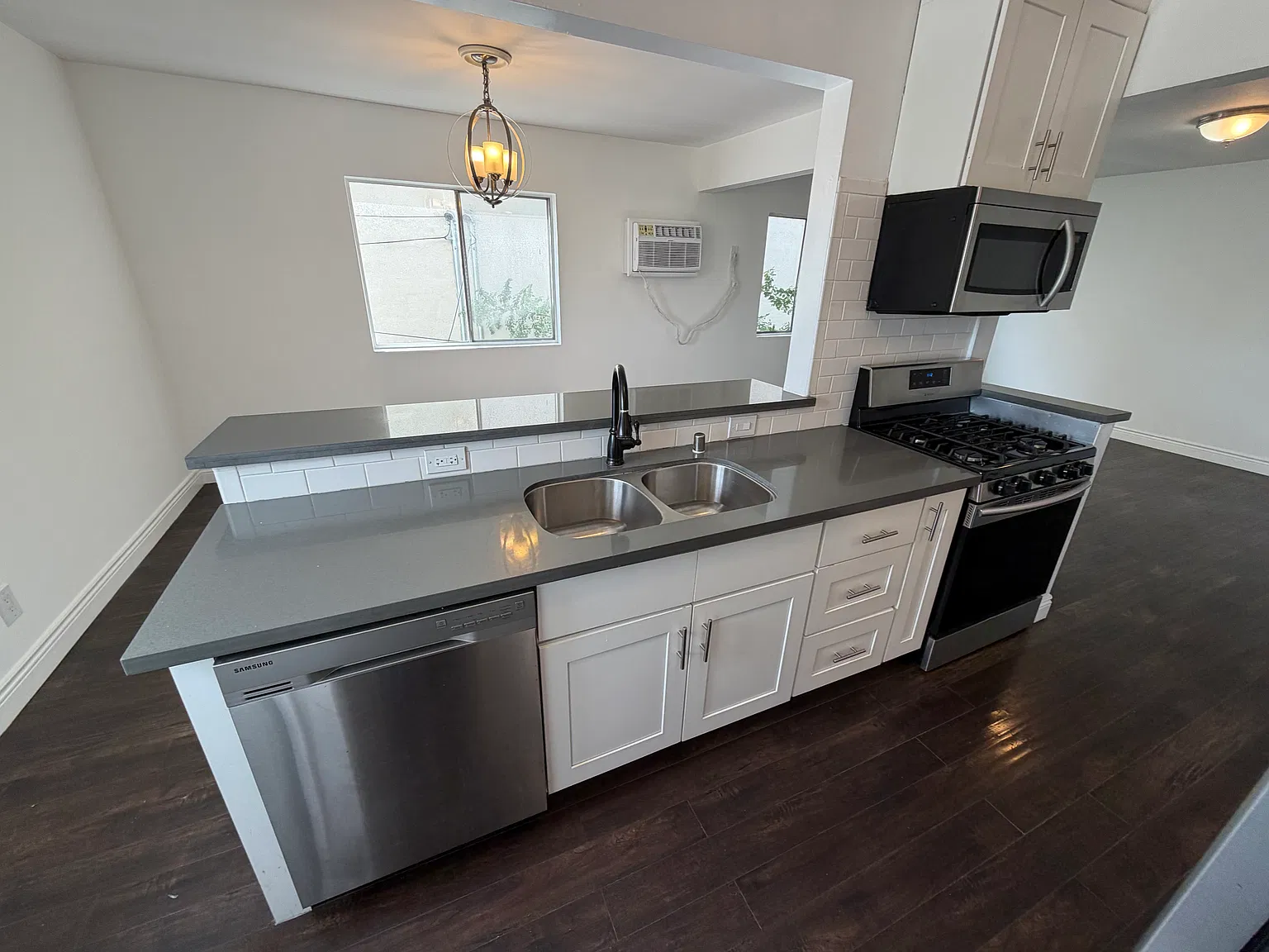 2 bed, 1100 sqft, $2,695 — Photo 2