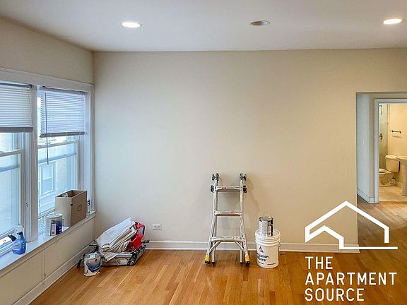 2nd image of 3930 N Pine Grove Ave #3916-2