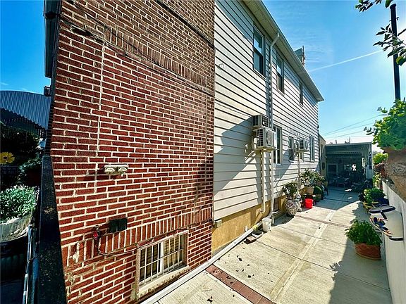 4th image of 1940 W 3rd St