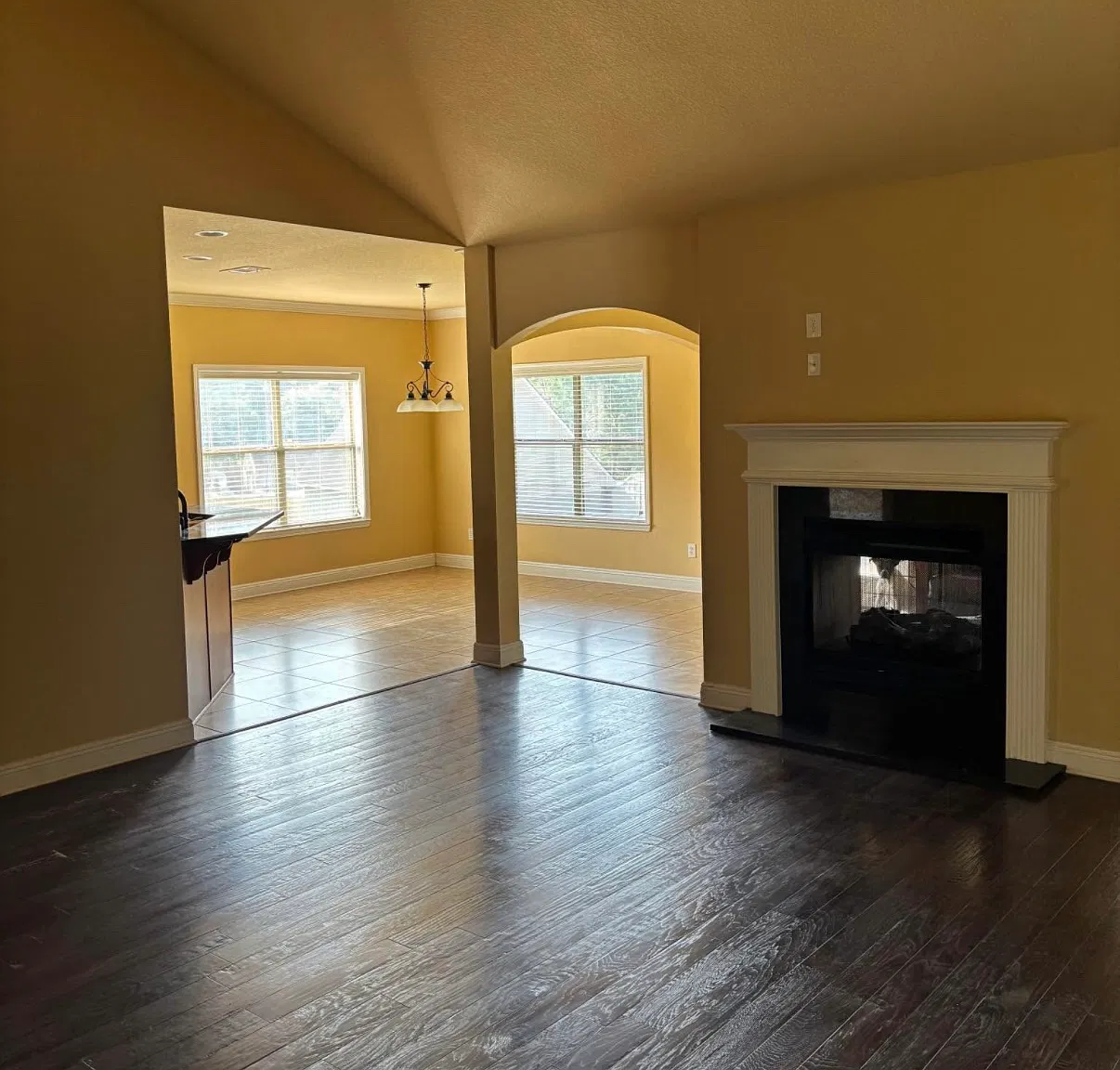 5 bed, 2.5 bath, 2900 sqft, $3,200 — Photo 2