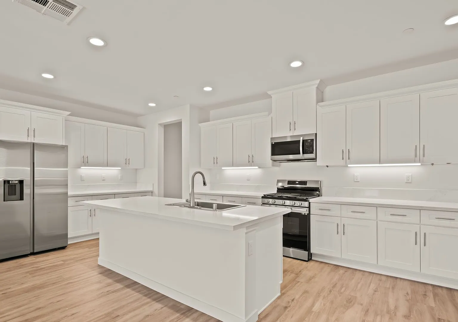 New Home in Gated Indian Palm Country Club — Photo 3