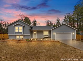 1060 Chicago Dr, Whitehall, MI 49461