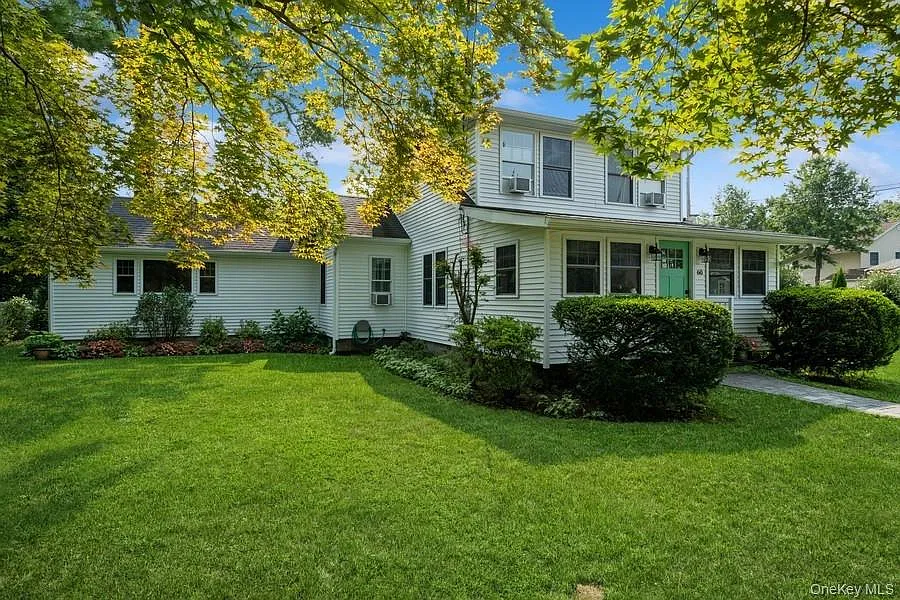 4 bed, 2.5 bath, 1918 sqft, $3,000 — Photo 2